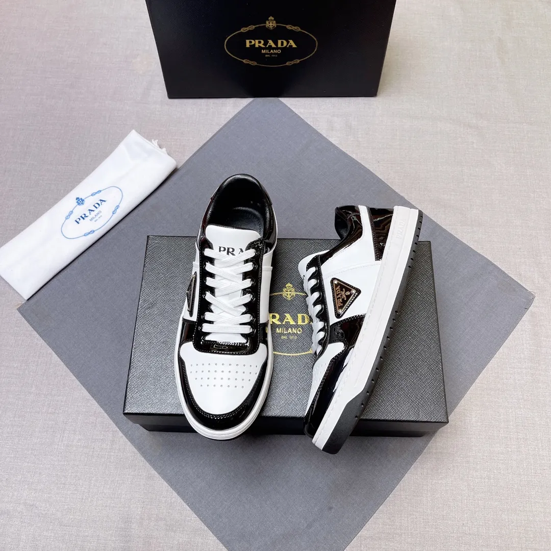 P380 Prada Prada's new men's leather sneakers, the highest version on the market, any comparison is welcome🆚! The original leather has excellent texture and is super high-end! Fetal sheep net lining imported from Italy, removable pad! Luxurious materials and fine workmanship, highly recommended! Code number 38-45 No. 058